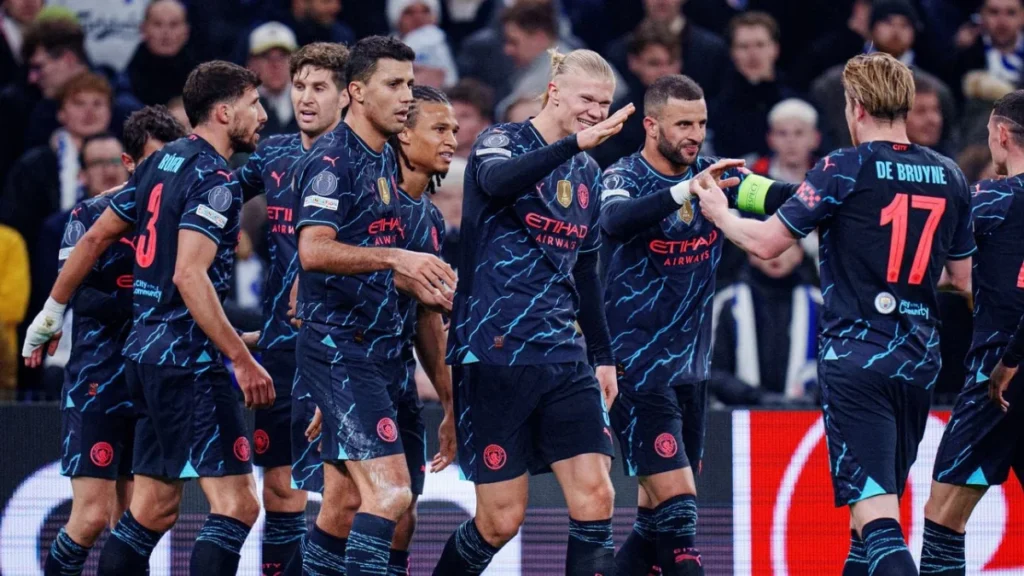 Manchester City players celebrating Kevin De Bruyne goal against Copenhagen